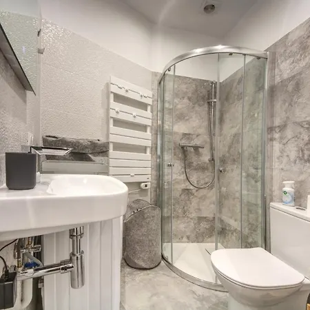 Apartament Bonatti 201 *